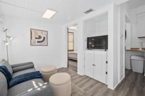 Old Mission Guest Suite - Charming Apartment, 15 Min Walk to Downtown!